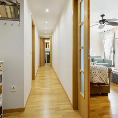 Escuelas Pias Апартаменты Хака
